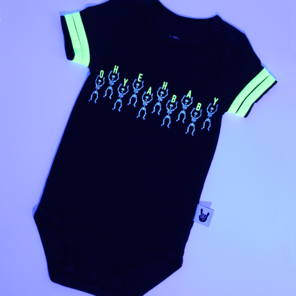Body Bebé Oh Yeah Baby Skeletons Negro Brilla en la oscuridad