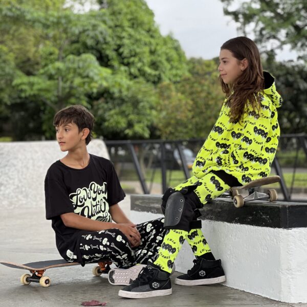 Buzo My twin flame Amarillo Neón Brilla en la oscuridad