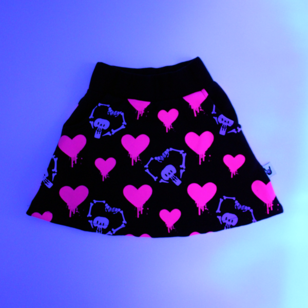 Falda Skull Heart Hugs / Dripping Hearts Negra